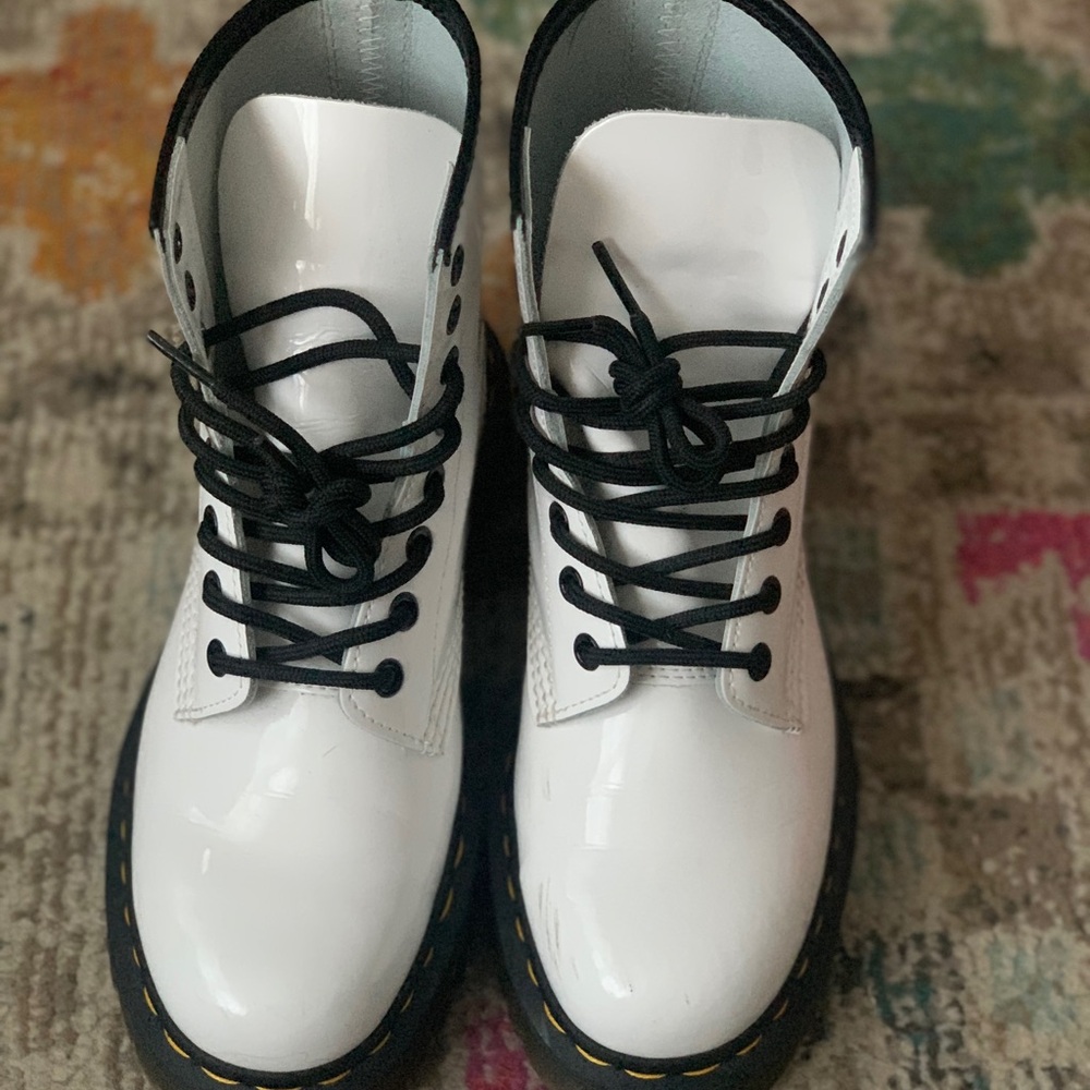 DR. MARTENS
WOMEN'S 1460 SMOOTH LEATHER BOOTS - WHITE